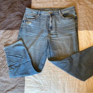 AMERICAN EAGLE Distressed Mom Jeans 16 Short